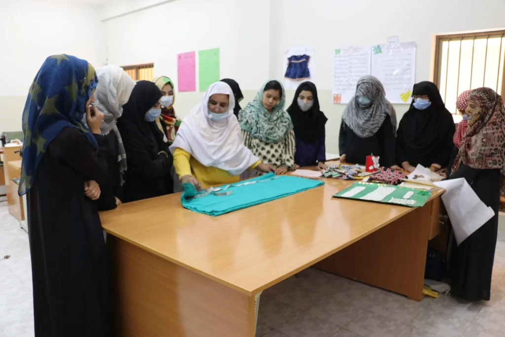Punjab women skills program, stitching training free, tailoring jobs for women, free garment training Punjab, TEVTA online apply, CM Maryam Nawaz 2025, PSDA women scheme, free sewing course 2025, female skill centers Punjab, home-based tailoring business,